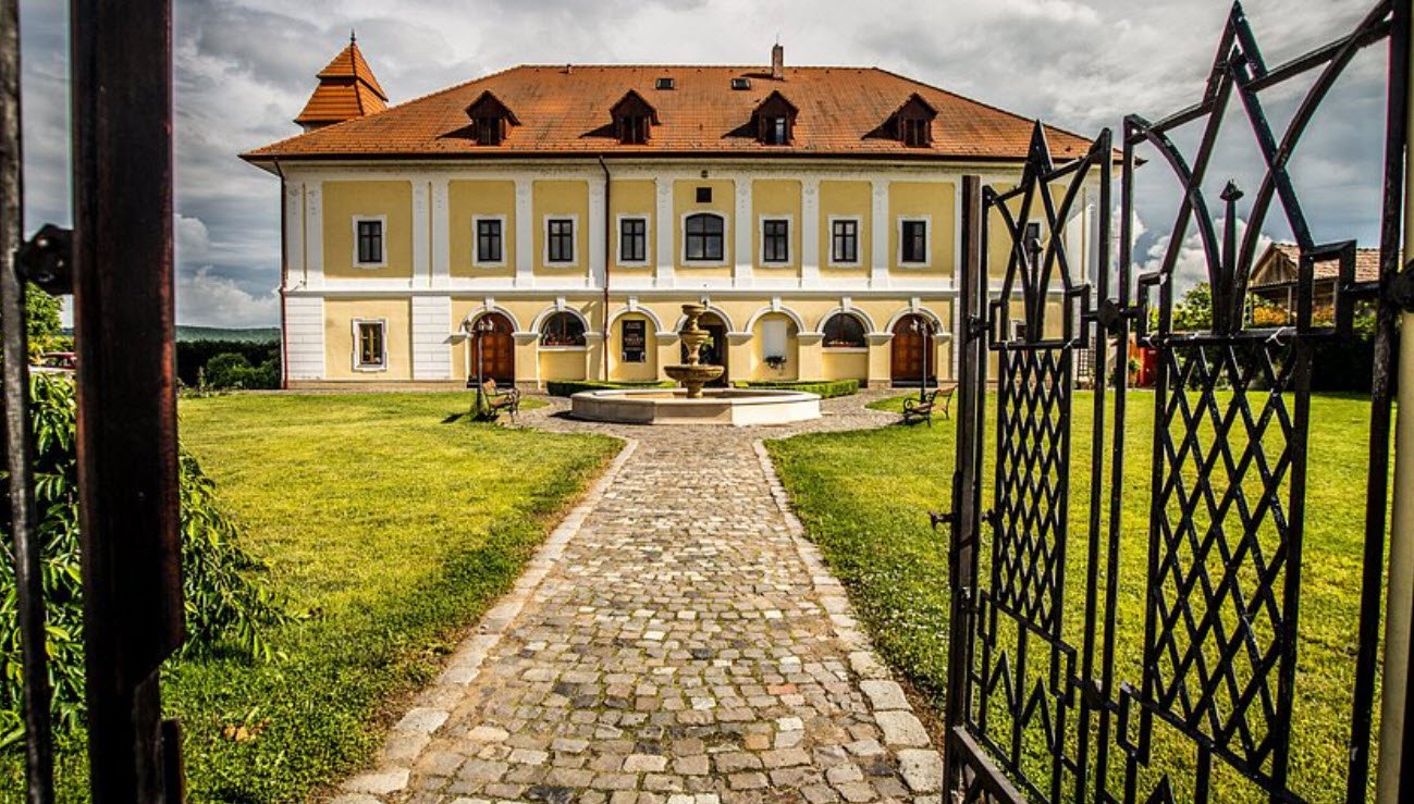 Castelul Haller, Olthévíz, Romania, Romania